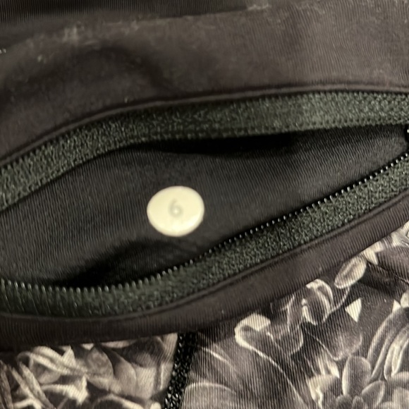 Lululemon Up The Pace Crop Flowabunga Black Angel Wing Cropped Leggings - Picture 6 of 6